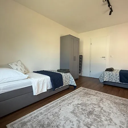 Napa Night - Parkplatz, Balkon, Nahe Messe & Europa-park *