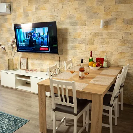 Napa Night Offenburg - Klimaanlage, Balkon, Nahe Messe & Europa-Park