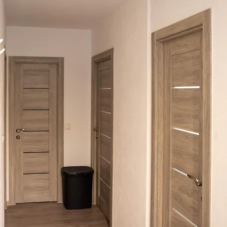 Napa Night - Parkplatz, Balkon, Nahe Messe & Europa-park *